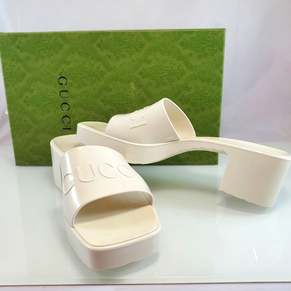 NIB $450 Gucci Logo Women's White Rubber Slide Slip-on Sandals Mules Sz 38 - Picture 10 of 13